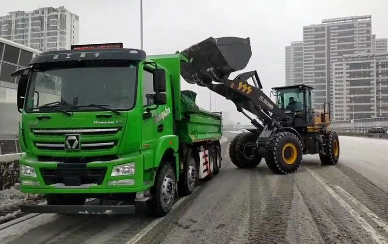 除雪保暢通，徐工汽車在行動(dòng)